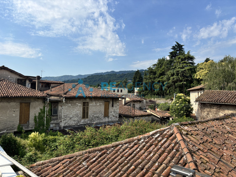 VALDAGNO, a un passo dal centro storico

SIETE ALLA RICERCA DI UNA CASA INDIPENDENTE PRONTA PER E...