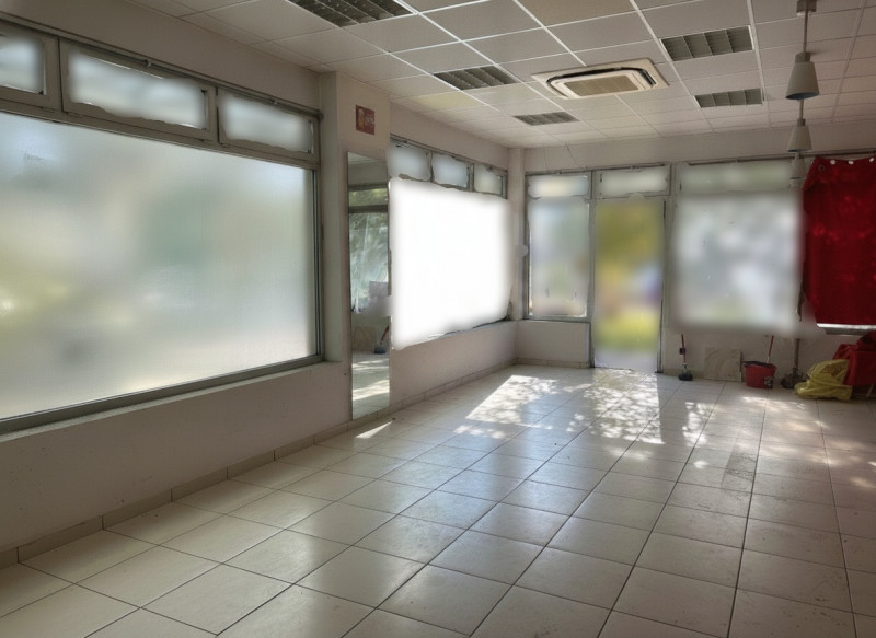 FERRI, proponiamo in vendita ufficio di circa 70 mq., in zona residenziale con ampia possibilità ...