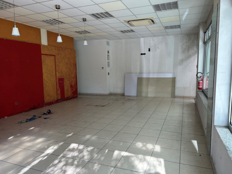 FERRI, proponiamo in vendita ufficio di circa 70 mq., in zona residenziale con ampia possibilità ...