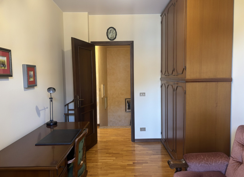 Nel cuore di Mestrino, dove ogni servizio è raggiungibile comodamente a piedi, questa porzione di...