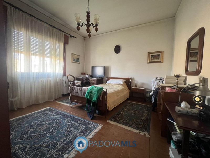 Immobile in esclusiva al Gruppo Padova MLS.
Situata in una zona tranquilla vicinanze di San Pietr...