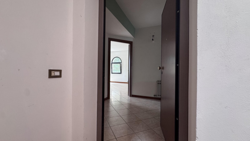 Proponiamo in vendita a Stanghella un luminoso appartamento quadrilocale di 115 mq, situato al pr...