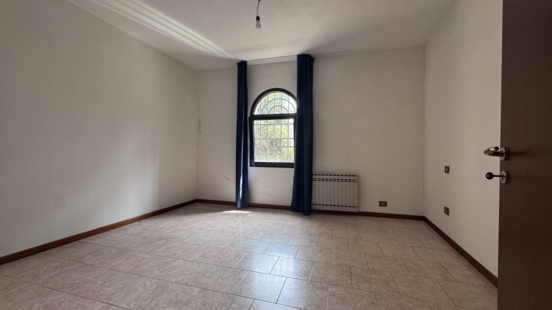 Proponiamo in vendita a Stanghella un luminoso appartamento quadrilocale di 115 mq, situato al pr...