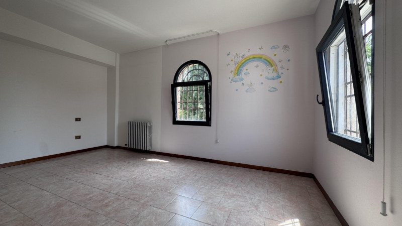 Proponiamo in vendita a Stanghella un luminoso appartamento quadrilocale di 115 mq, situato al pr...