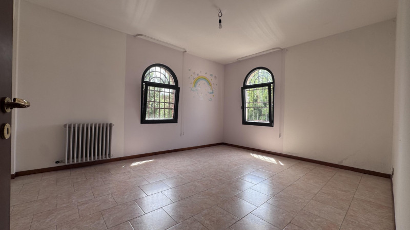 Proponiamo in vendita a Stanghella un luminoso appartamento quadrilocale di 115 mq, situato al pr...