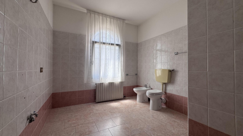 Proponiamo in vendita a Stanghella un luminoso appartamento quadrilocale di 115 mq, situato al pr...