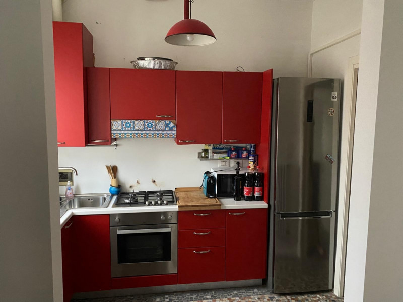 Zona San Felice Si propone in locazione un ampio appartamento completamente arredato, situato al ...