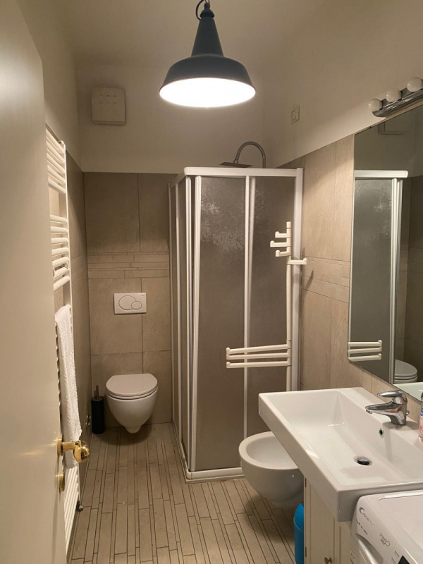 Zona San Felice Si propone in locazione un ampio appartamento completamente arredato, situato al ...