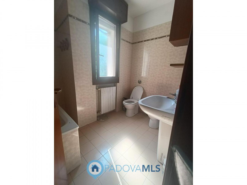 Immobile in esclusiva al Gruppo Padova MLS
Masera di Padova – Luminoso appartamento con ascensore...