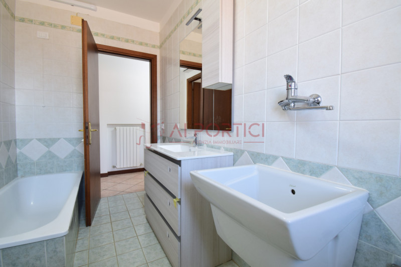 Cambroso di CODEVIGO - APPARTAMENTO arredato come da foto, situato in un tranquillo contesto resi...