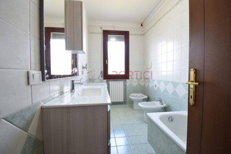 Cambroso di CODEVIGO - APPARTAMENTO arredato come da foto, situato in un tranquillo contesto resi...