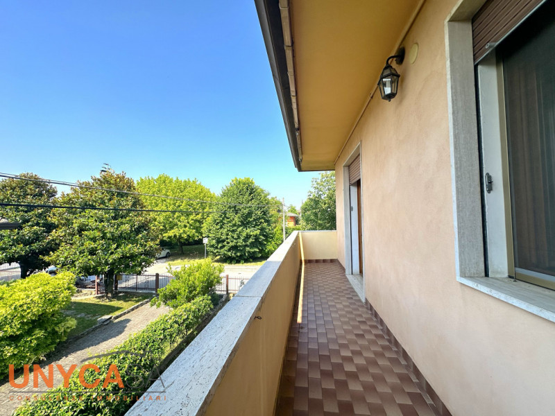 Nel cuore di Maserà, in un tranquillo contesto residenziale immerso nel verde, proponiamo in vend...