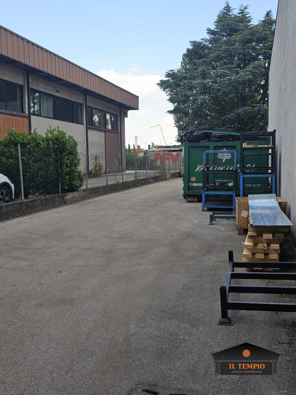 VICENZA- ALTAVILLA VICENTINA -ZONA INDUSTRIALE OVEST - FIERA: Nelle vicinanze dell'imbocco autost...