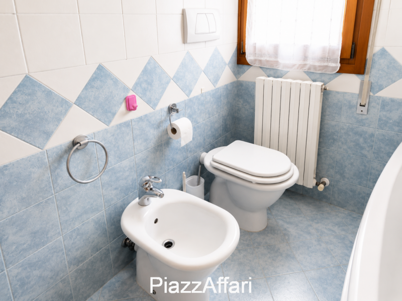 Piove di Sacco, in una stradina chiusa del quartiere Madonna delle Grazie e confinante con un'amp...