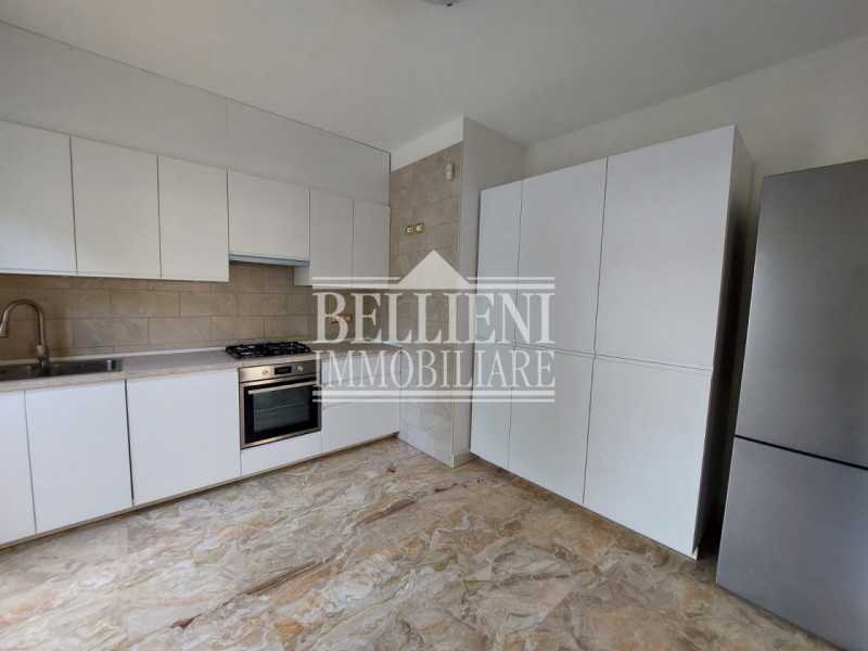 CORSO FOGAZZARO - In un elegante e curatissimo contesto residenziale di pregio, proponiamo in loc...