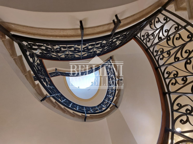 CORSO FOGAZZARO - In un elegante e curatissimo contesto residenziale di pregio, proponiamo in loc...