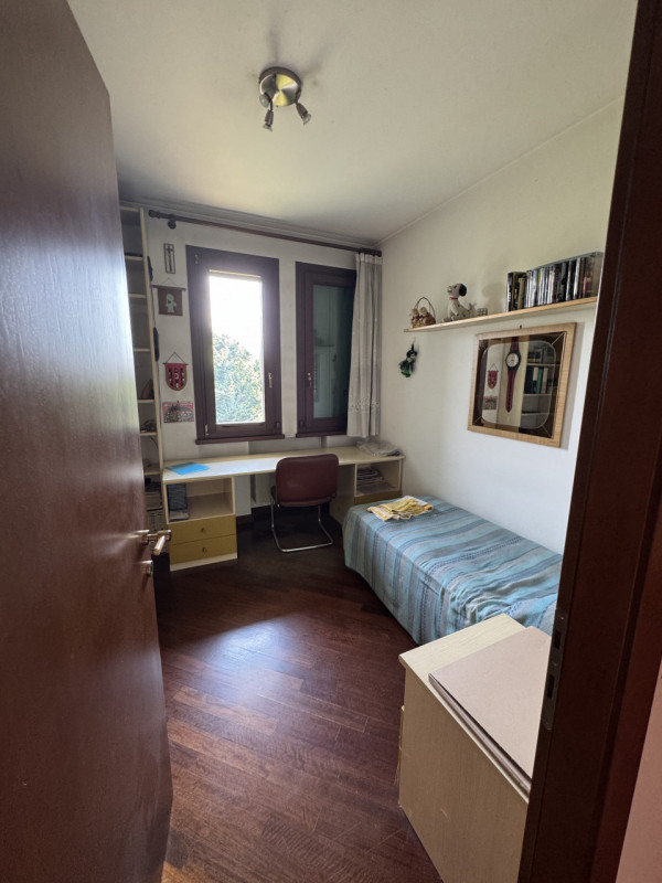 Proponiamo la vendita di una bellissima villa signorile edificata nel 1995 su stile che si aspira...