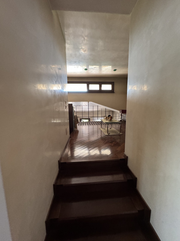 Proponiamo la vendita di una bellissima villa signorile edificata nel 1995 su stile che si aspira...