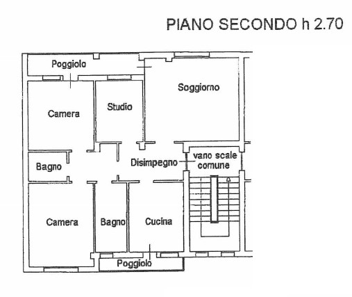 Proponiamo in vendita a Este, spazioso appartamento al piano secondo, sito in un contesto abitati...