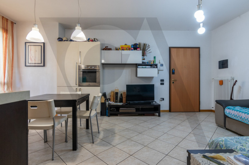 Rio, in centro al quartiere con tutti i servizi sotto casa e fra due splendidi parchi, appartamen...