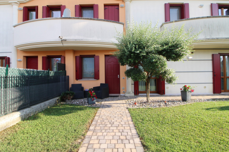 A Terrassa Padovana, precisamente nel centro della vivace cittadina, si propone in vendita un'aff...