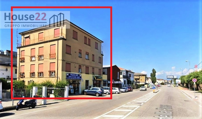 VIALE DELLA PACE 274 (Vicenza Est). In viale della Pace, davanti l'ingresso della Caserma Ederle,...