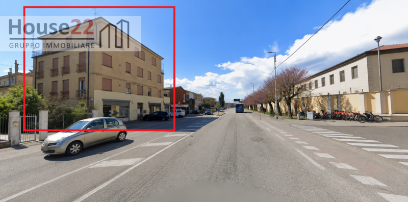VIALE DELLA PACE 274 (Vicenza Est). In viale della Pace, davanti l'ingresso della Caserma Ederle,...
