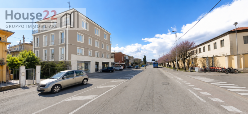 VIALE DELLA PACE 274 (Vicenza Est). In viale della Pace, davanti l'ingresso della Caserma Ederle,...