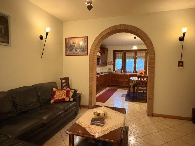 Nel centro di Villanova di Camposampiero, proponiamo in vendita una splendida casa singola di cir...