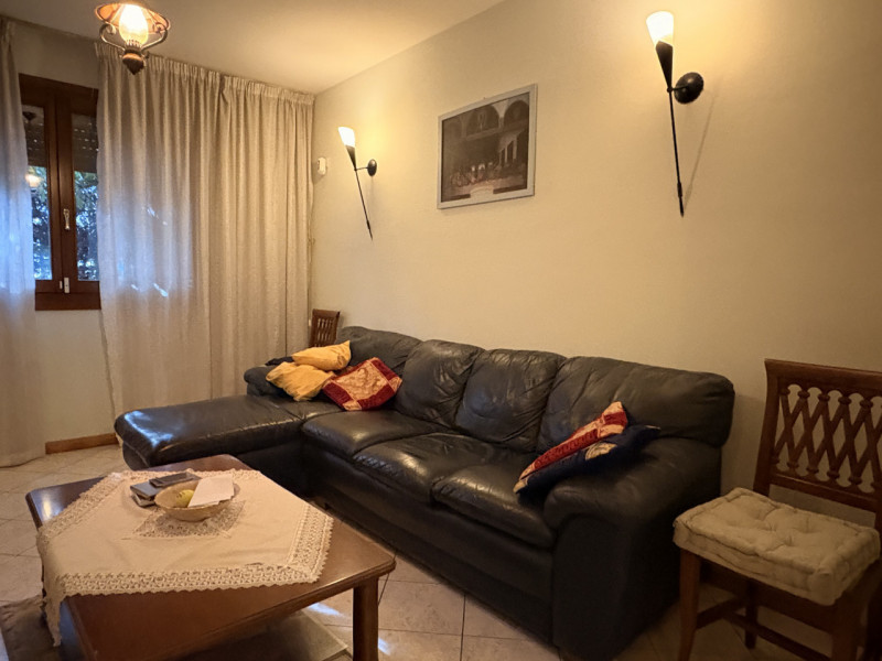Nel centro di Villanova di Camposampiero, proponiamo in vendita una splendida casa singola di cir...