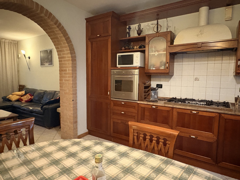 Nel centro di Villanova di Camposampiero, proponiamo in vendita una splendida casa singola di cir...