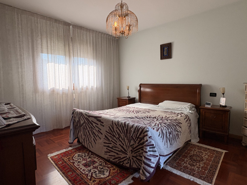 Nel centro di Villanova di Camposampiero, proponiamo in vendita una splendida casa singola di cir...
