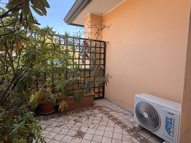 Nel centro di Villanova di Camposampiero, proponiamo in vendita una splendida casa singola di cir...