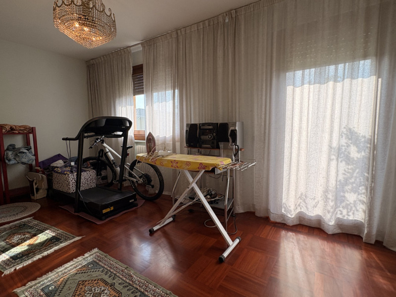Nel centro di Villanova di Camposampiero, proponiamo in vendita una splendida casa singola di cir...