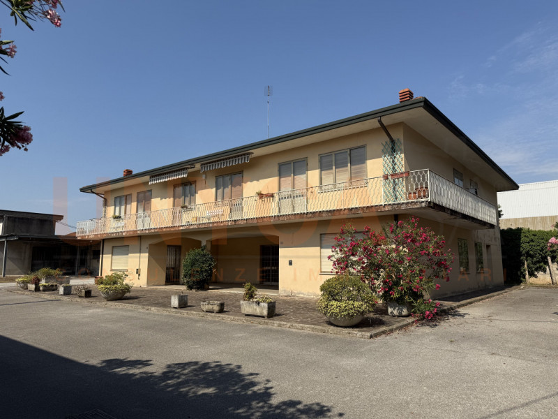 RUBANO: Fraz. Sarmeola. proponiamo in vendita, in posizione strategica e facilmente raggiungibile...