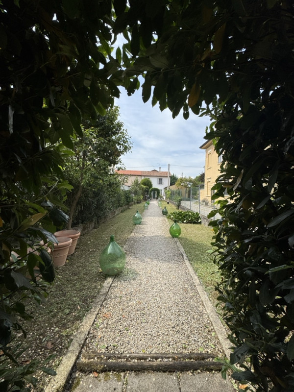 CASETTA INDIPENDENTE con giardino di fronte ai Giardini del Bosco

Info e appuntamento Sogno Immo...