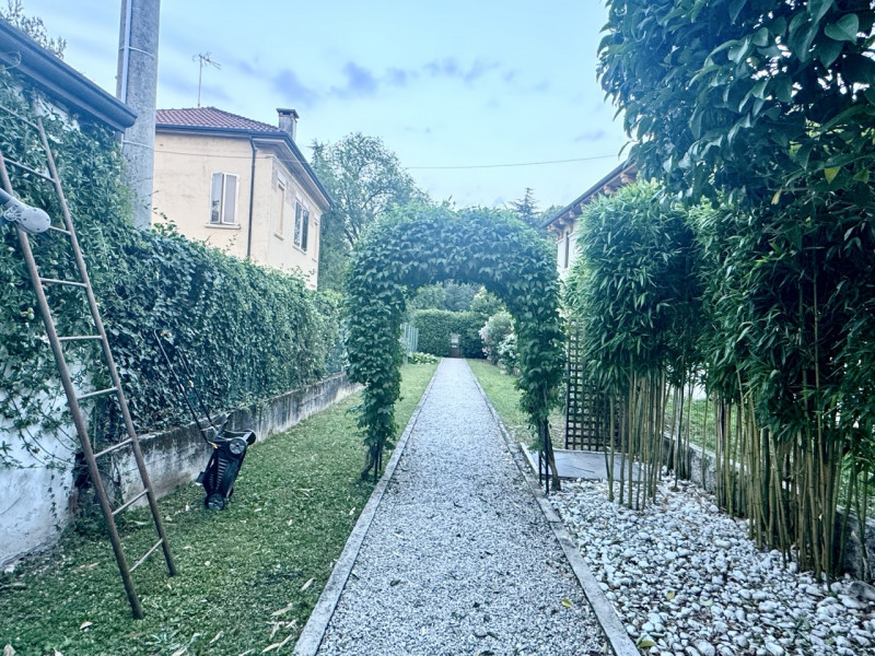 CASETTA INDIPENDENTE con giardino di fronte ai Giardini del Bosco

Info e appuntamento Sogno Immo...