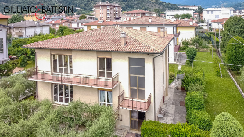 MAROSTICA (VI). Palazzina bifamiliare in vendita nella sua interezza: due unità abitative indipen...