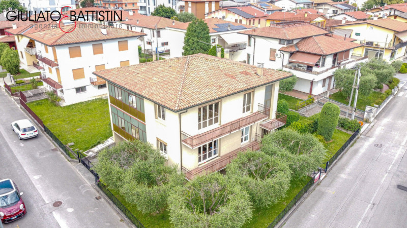 MAROSTICA (VI). Palazzina bifamiliare in vendita nella sua interezza: due unità abitative indipen...