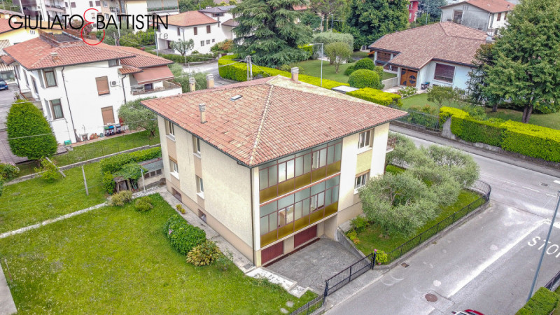 MAROSTICA (VI). Palazzina bifamiliare in vendita nella sua interezza: due unità abitative indipen...