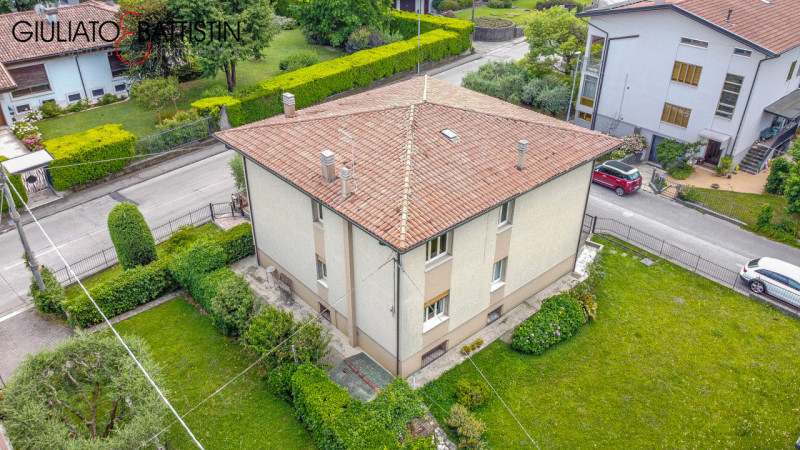 MAROSTICA (VI). Palazzina bifamiliare in vendita nella sua interezza: due unità abitative indipen...