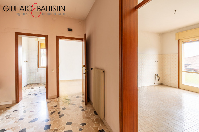 MAROSTICA (VI). Palazzina bifamiliare in vendita nella sua interezza: due unità abitative indipen...
