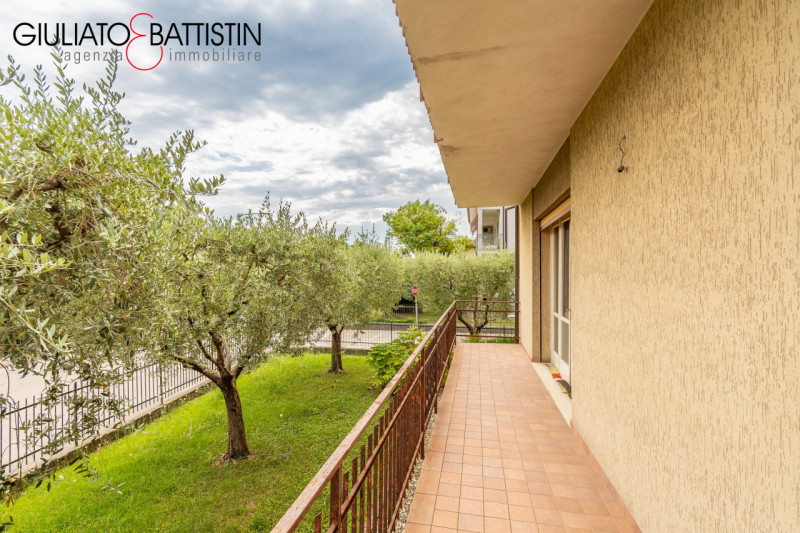 MAROSTICA (VI). Palazzina bifamiliare in vendita nella sua interezza: due unità abitative indipen...