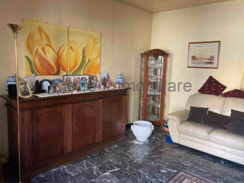 Situato nel cuore di San Bellino, vendesi appartamento al 1° piano di piccola e curata palazzina,...