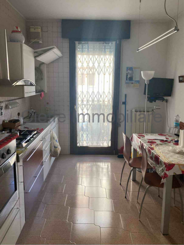 Situato nel cuore di San Bellino, vendesi appartamento al 1° piano di piccola e curata palazzina,...