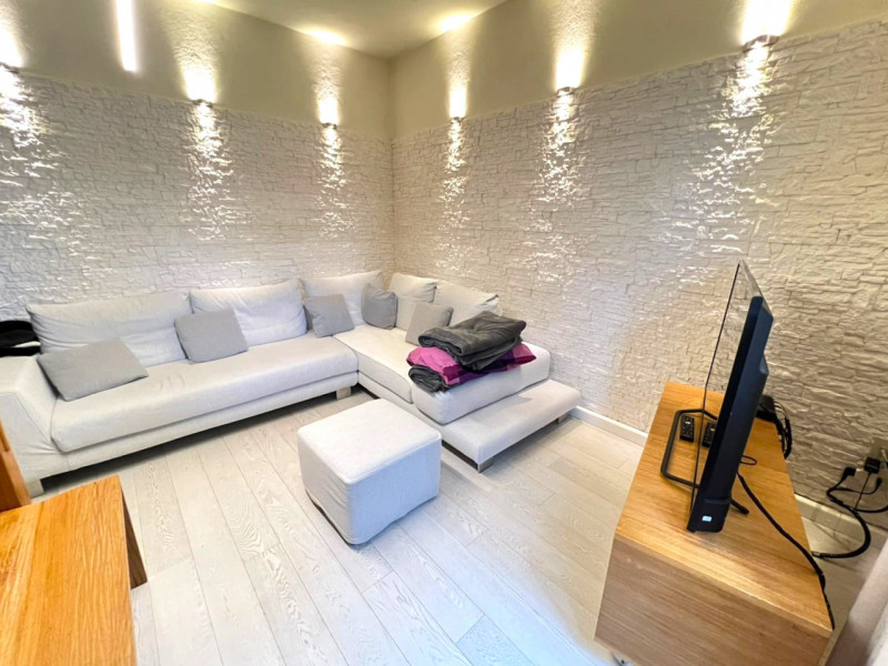 RESCHIGLIANO: Classe Energetica D - EPgl,nren 127,71 KWh/mq anno. 
Casa singola divisa in due uni...