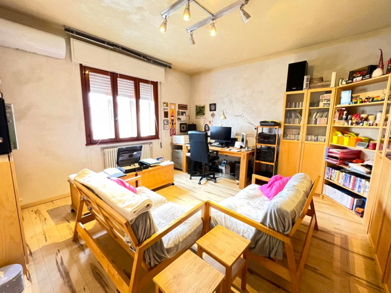 RESCHIGLIANO: Classe Energetica D - EPgl,nren 127,71 KWh/mq anno. 
Casa singola divisa in due uni...