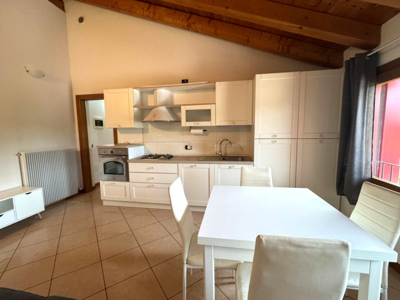 CASTELLO DI GODEGO - Proponiamo in locazione un grazioso appartamento situato al primo piano di u...