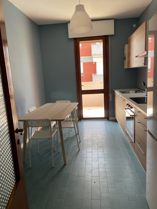Nel cuore del vivace quartiere di Santa Rita a Padova, proponiamo in locazione un luminoso appart...