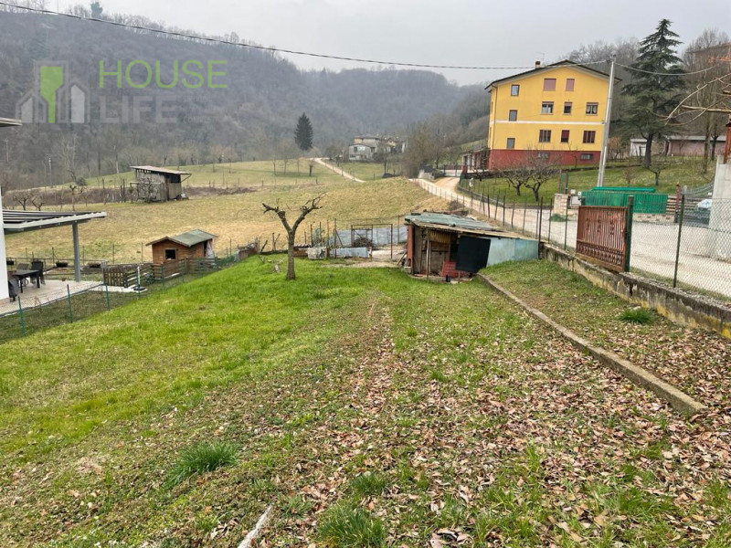 VALDAGNO-Maglio di Sopra: in zona residenziale TERRENO EDIFICABILE RESIDENZIALE di circa 624 mq, ...